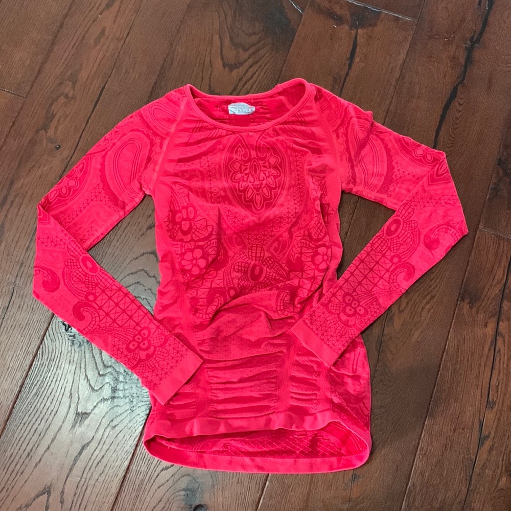 Athleta red mandala printed long sleeve